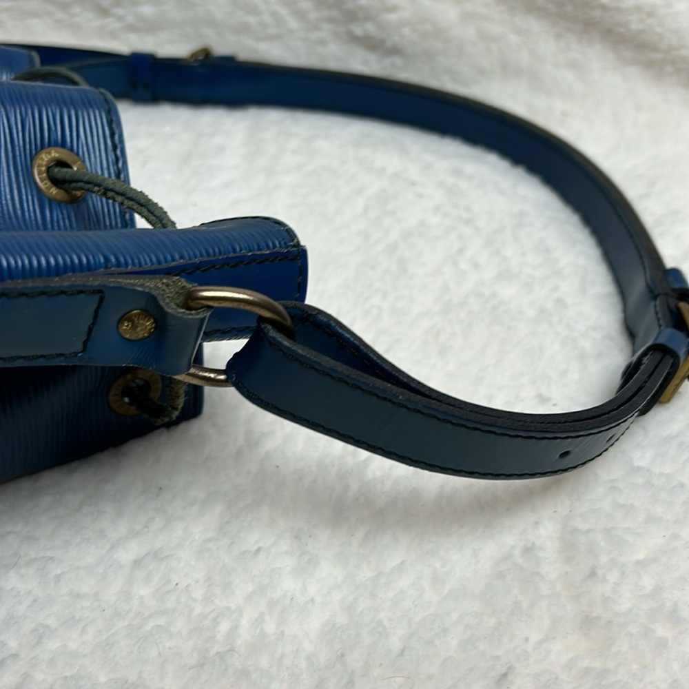 Beautiful Louis Vuitton Noé Bucket & Drawstring Bag Blue Epi Leather - Picture 11 of 12